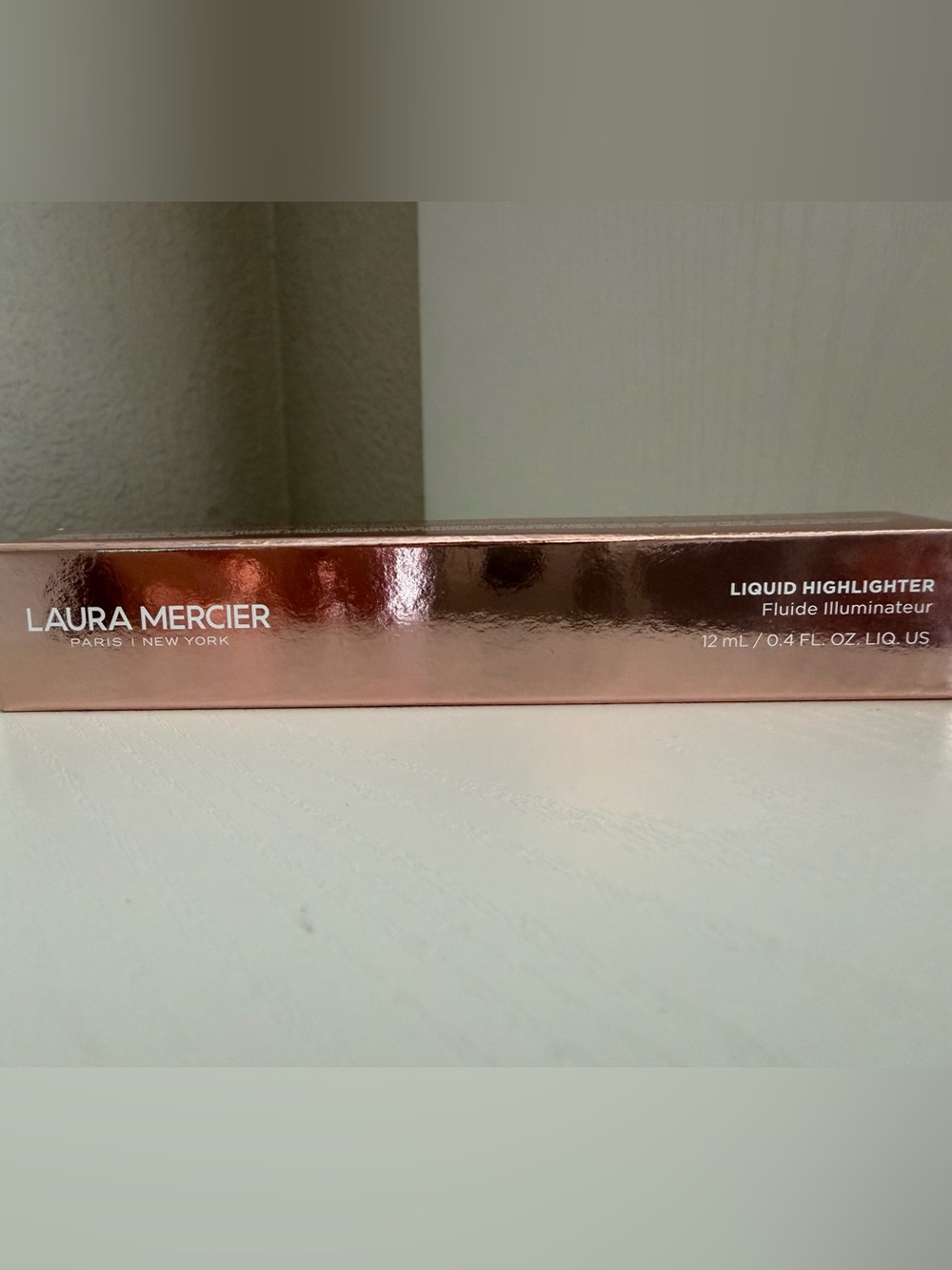 laura mercier Metallic Rose Gold Liquid Highlighter Packaging